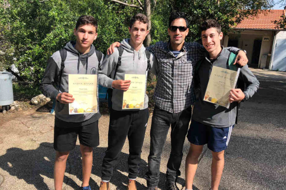 Schüler gehen Wandern und machen plötzlich unglaubliche Entdeckung