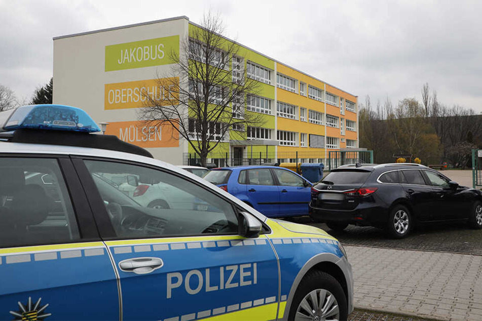 Das Mädchen war auf dem Weg in die Schule, als es von dem Unbekannten gepackt und in einen Transporter gezerrt wurde.