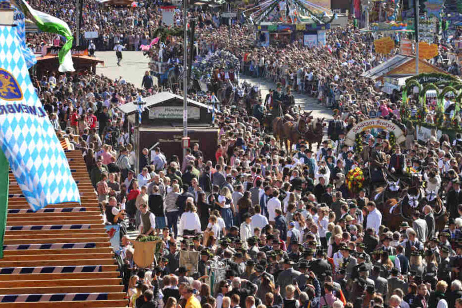 In München ist es auf dem Oktoberfest zu einem schweren Unfall gekommen.