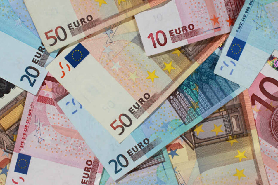 Im Umschlag waren 1200 Euro in verschiedenen Scheinen. (Symbolbild)