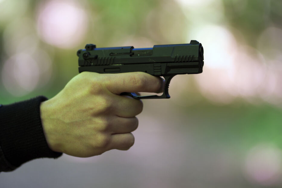 Insgesamt vier Waffen stellten die Beamten sicher. (Symbolbild)