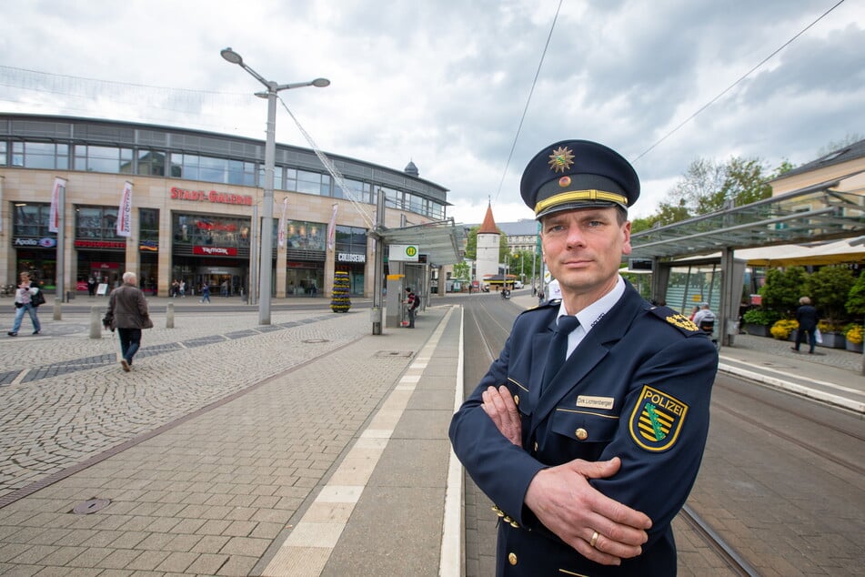 Polizeipräsident Dirk Lichtenberger auf dem Plauener Postplatz: "Wir wollen den Bürgern der Stadt Plauen und den Gästen ein Gefühl der Sicherheit geben".