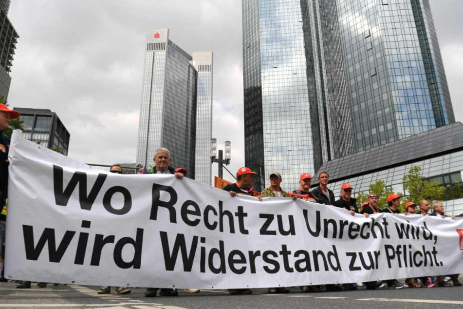 Seit Juni hatten die NHG-Beschäftigten gegen die Streichung ihrer Stellen gestreikt.