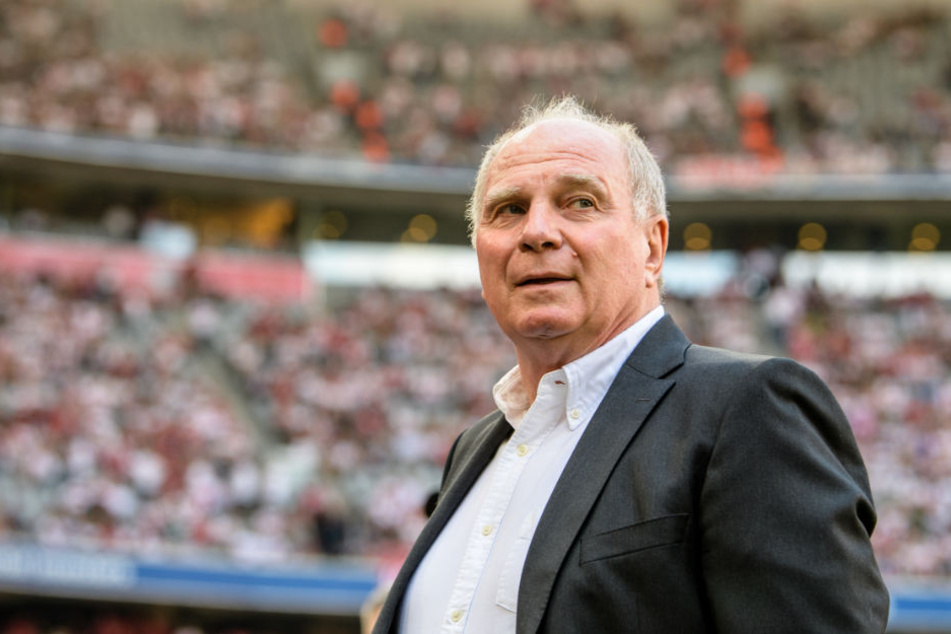 Uli Hoeneß hält und hielt die spontane Pressekonferenz für notwendig. (Archiv)