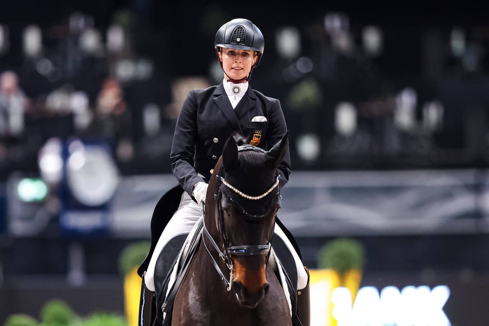 Dressur-Olympiasiegerin Jessica von Bredow-Werndl (39) hat den Tod ihres Nachwuchspferdes bekannt gegeben.