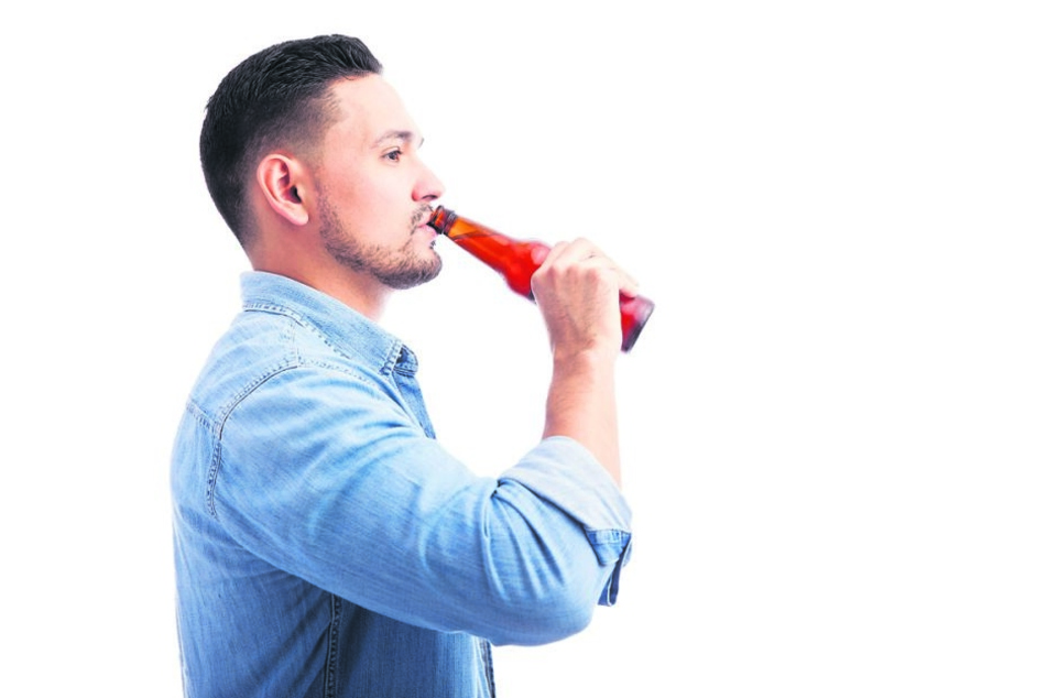 Studien-Teilnehmer müssen regelmäßig mindestens 14 Flaschen Bier oder 4
Flaschen Wein pro Woche trinken.