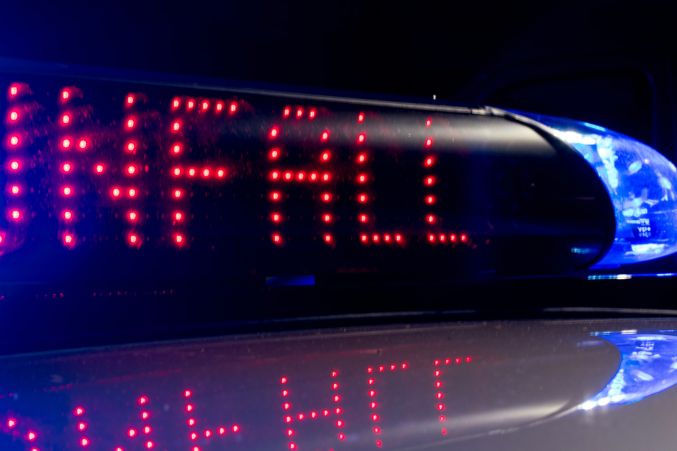 Auf der B31 kam es in der Nacht zum Samstag zu einem absoluten Horror-Crash. (Symbolbild)