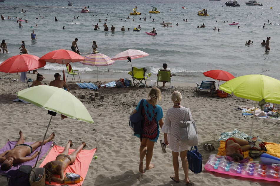 Strände in Spanien waren auch am Wochenende trotz Einstufung zum Hochinzidenzgebiet gut besucht.