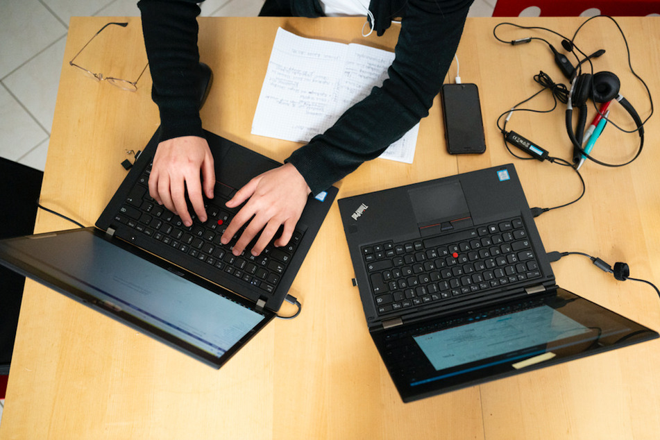 In der Debatte um mehr Homeoffice im Kampf gegen die Corona-Pandemie steigt der Druck auf die Wirtschaft. (Symbolbild)