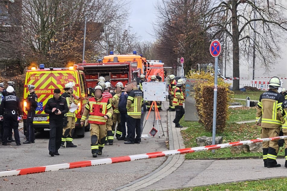 Die Einsatzkräfte sicherten den Bereich ab.