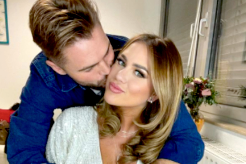 Jessica Paszka (30) und Johannes Haller (32) haben sich verlobt.