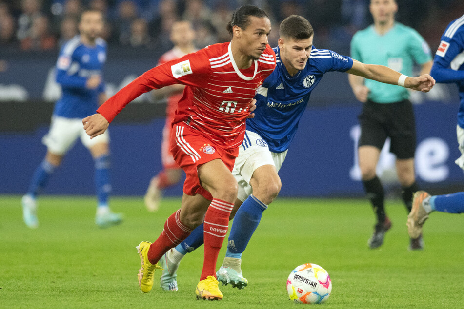 Leroy Sané (l.) vom FC Bayern München will bei der Weltmeisterschaft in Katar im Dress der deutschen Nationalmannschaft auftrumpfen.