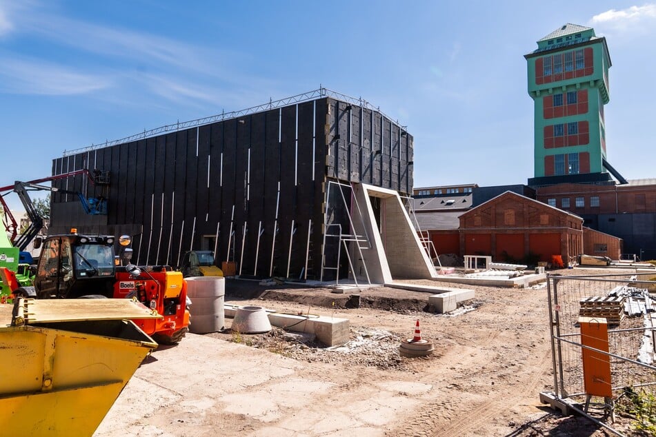 Derzeit wird noch fleißig gebaut. Am 28. November soll das Kunstwerk eingeweiht werden.