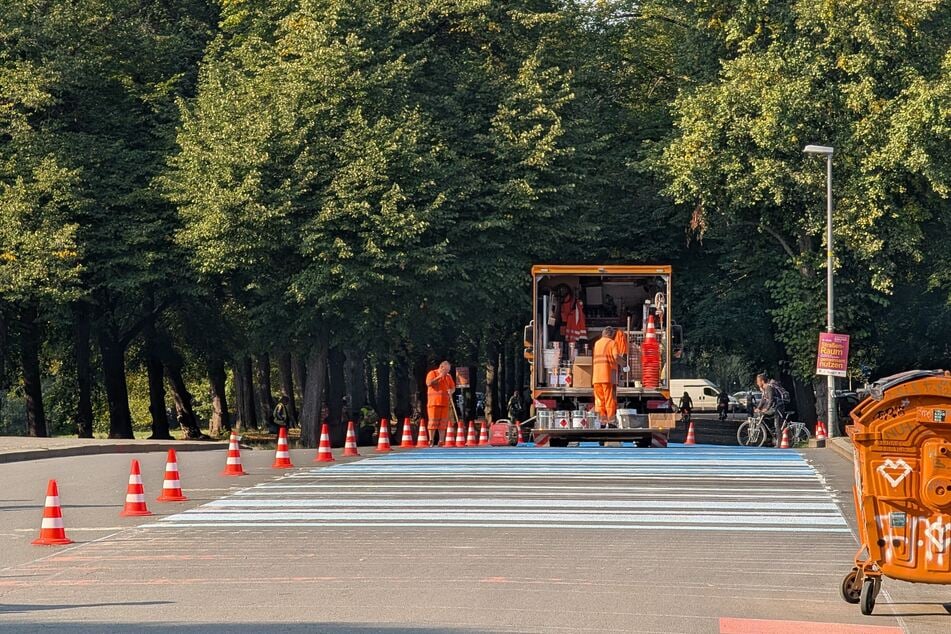 Leipzig: Teurer Spaß: "Warming Stripes" auf der Sachsenbrücke müssen erneuert werden