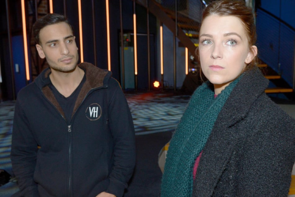 Nihat und Lilly wissen nicht, wie sie mit Moritz umgehen sollen.
