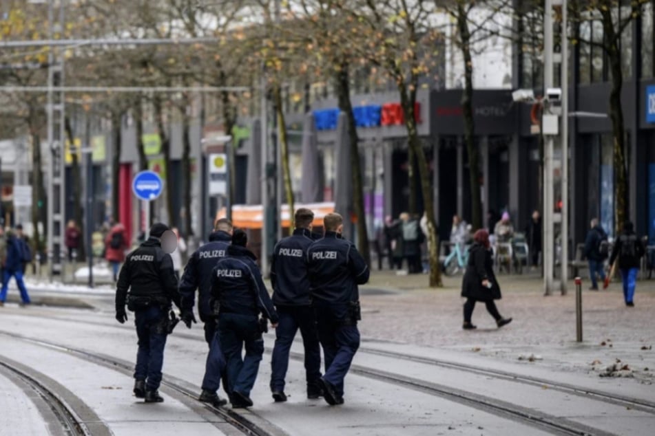 Erfolg für die Chemnitzer City-Streife: Die Beamten erwischten mehrere Männer mit Drogen.