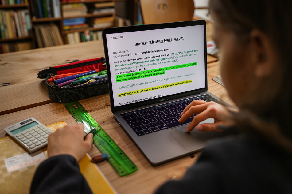 Es gebe auch erste Anhaltspunkte dafür, dass die Effekte der späteren Schulschließungen ab Winter nicht zwangsläufig ebenso drastisch ausfallen müssen: Inzwischen habe sich die Online-Lehre vielerorts verbessert.