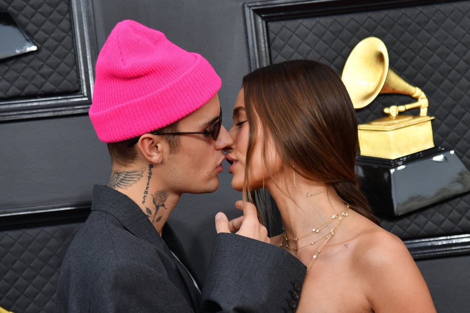 Justin's wife Hailey Bieber (r.) also also allegedly advised him against going on tour out of concern for his health.