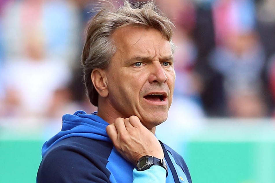 Trainer Horst Steffen war sauer über den Zustand vom Platz.