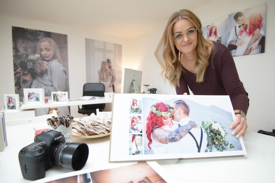 "So antworte: Ja, ich will": Fotografin Melanie Dost (30) hält im Hochzeitszentrum in Hartmannsdorf den schönsten Tag des Lebens fest.