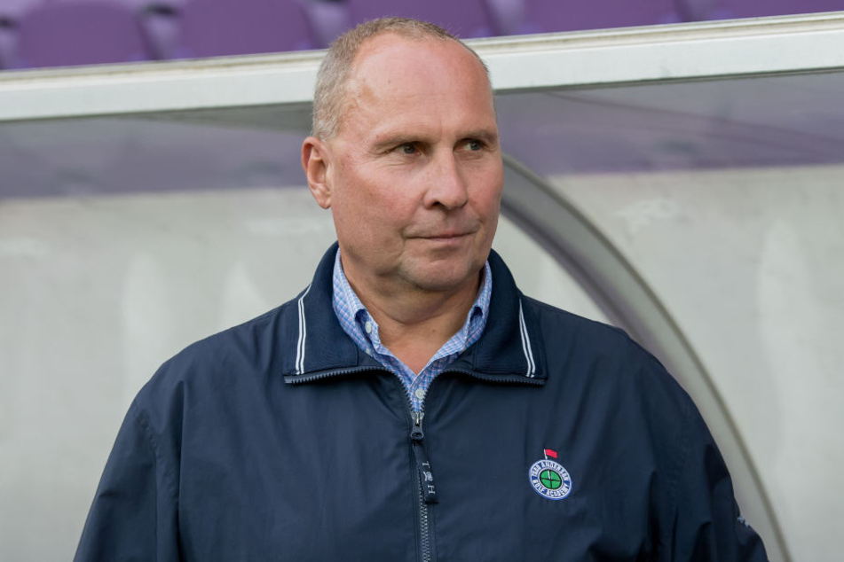 Der DFB ermittelt gegen Aue-Boss Helge Leonhardt.