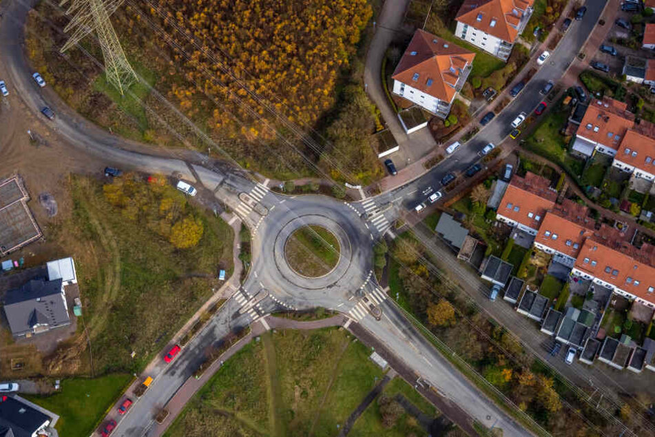 Ein Kreisverkehr, aus der Luft fotografiert (Symbolbild).