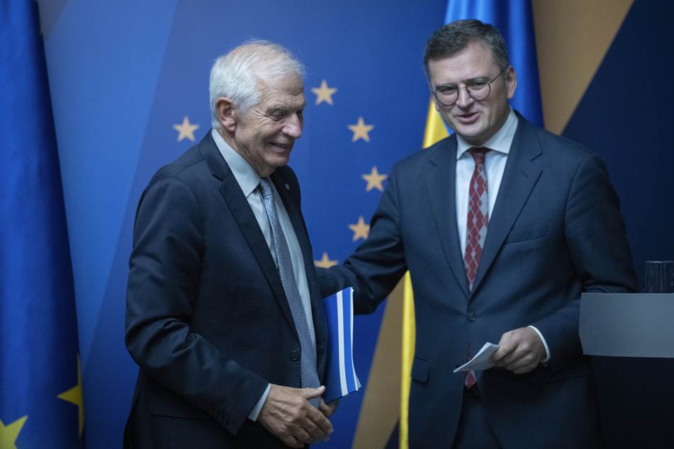 Der ukrainische Außenminister Dmytro Kuleba (42, r.) und Josep Borrell (76, l.), Hoher Vertreter der EU für Außen- und Sicherheitspolitik