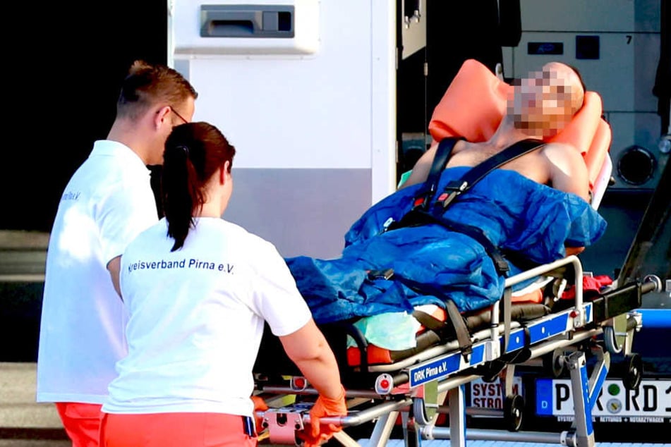 Laut Augenzeugen wollte sich der Marokkaner mit dem gemeinsamen Kleinkind aus dem Fenster der Dachwohnung stürzen.