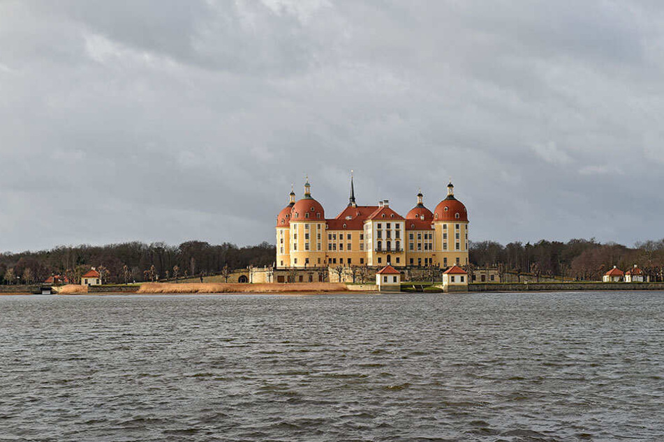 Der Kanal befindet sich südöstlich von Schloss Moritzburg am Fasanenschlösschen.