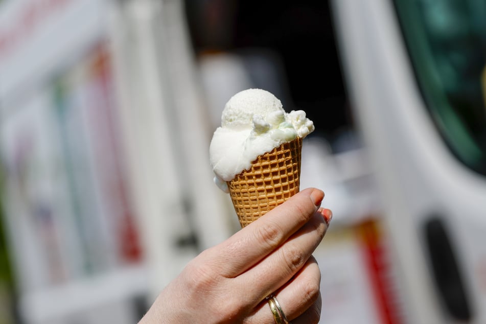Das perfekte Wetter zum Eis essen: Am Samstag erreichen die Temperaturen in NRW bis zu 23 Grad. (Symbolbild)