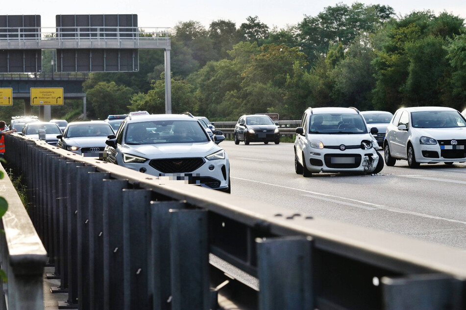 Mitten im Feierabendverkehr sorgte die Massenkarambolage für einen längeren Stau auf der B14.