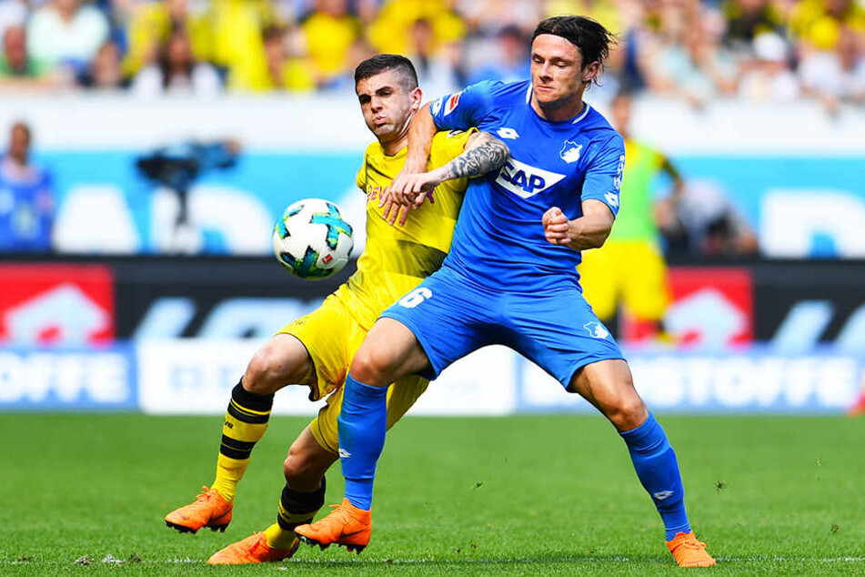 Der BVB soll großes Interesse am deutschen Nationalspieler Nico Schulz (r.) von der TSG 1899 Hoffenheim haben.