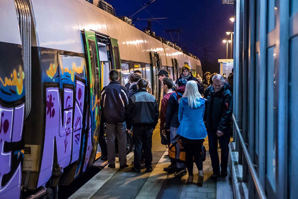 Besonders Berufspendlern kommen die Ticketerhöhungen teuer zu stehen.