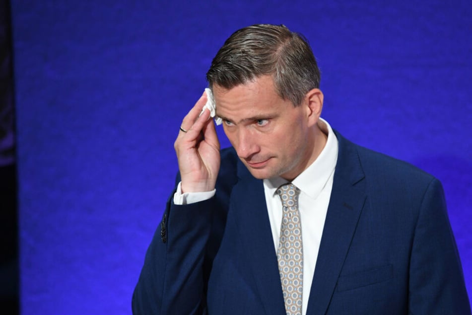 Martin Dulig musste sich am Wahlsonntag den Schweiß von der Stirn wischen.