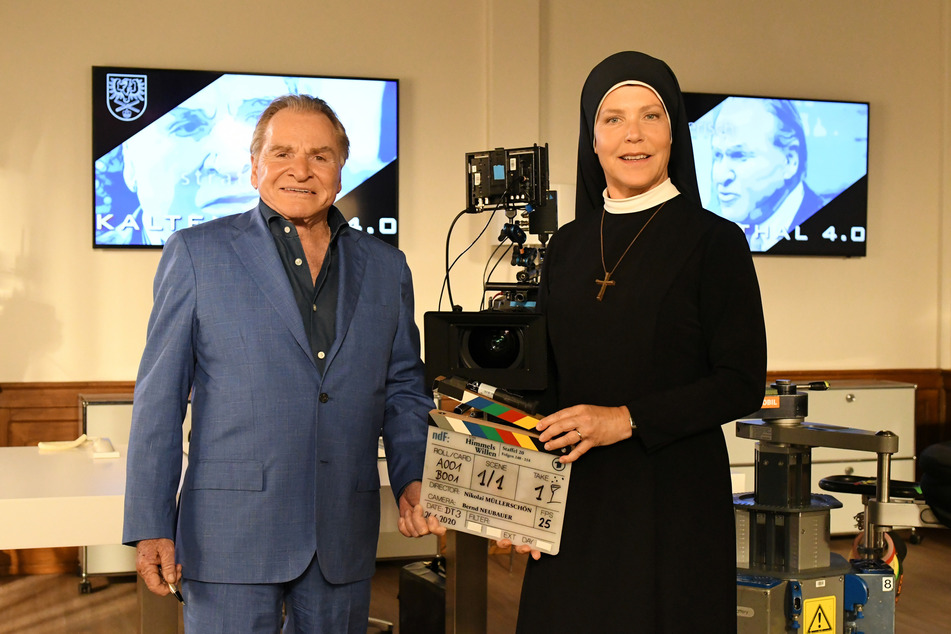 Kloster Kaltenthal feiert Jubiläum - „Um Himmels Willen“. Eine der erfolgreichsten Serien im Ersten geht in die 20. Staffel. Fritz Wepper (l.) und Janina Hartwig (r.) in 13 neuen Folgen.