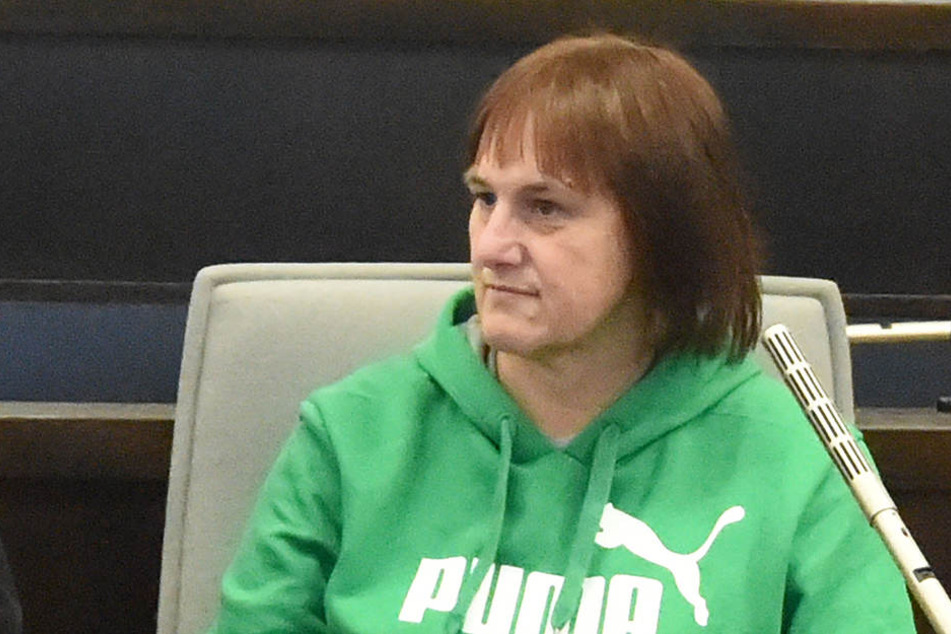 Angelika W. (47) geht im Gefängnis gegenüber ihren Mithäftlingen lieber auf Distanz.