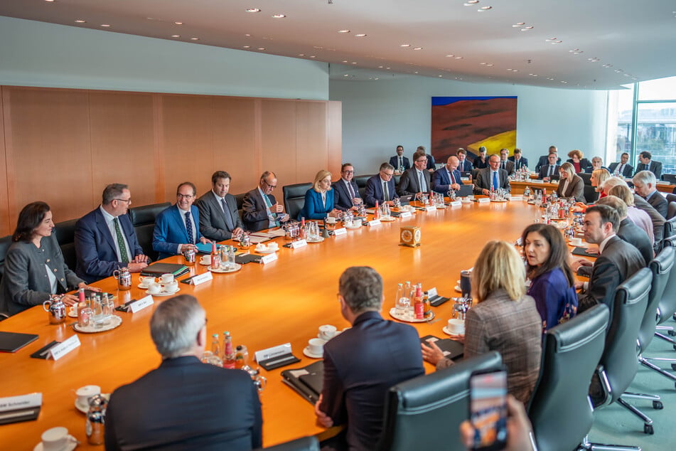 Zwischendurch hatte das Kanzleramt sie gestoppt, das Finanzministerium musste nacharbeiten - jetzt ist die Zuckersteuer in der Bundesregierung beschlossen.