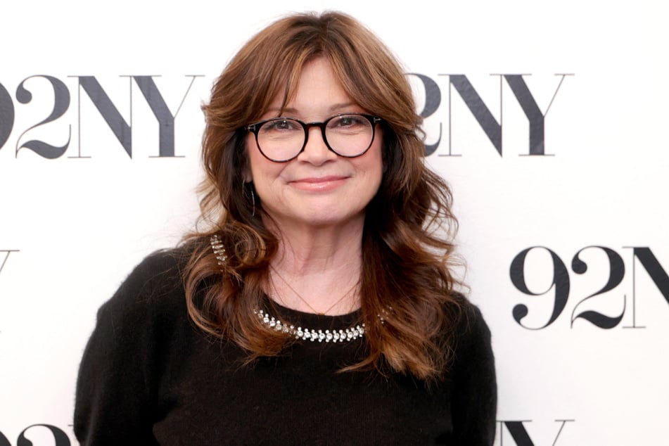 Valerie Bertinelli (65) sprach offen über die gesundheitlichen Folgen ihrer Brust-OPs.