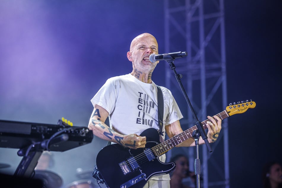 Moby (60) präsentierte am Dienstagabend sein ganzes musikalisches Können: Neben E-Gitarre spielte er Keyboard, trommelte und sang.