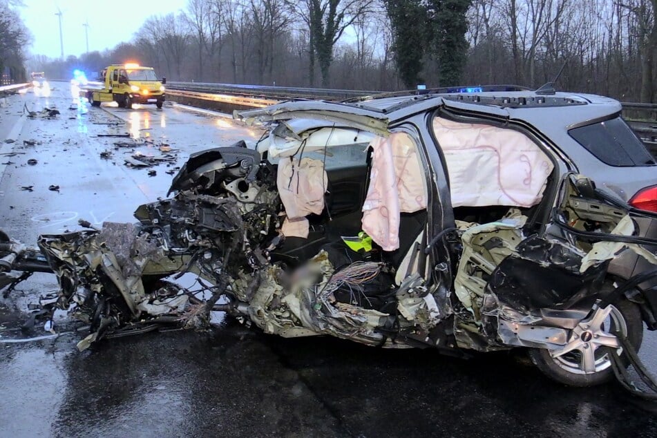 Unfall A46: Geisterfahrer auf der A46! Frontalcrash, beide Autofahrer sterben noch vor Ort