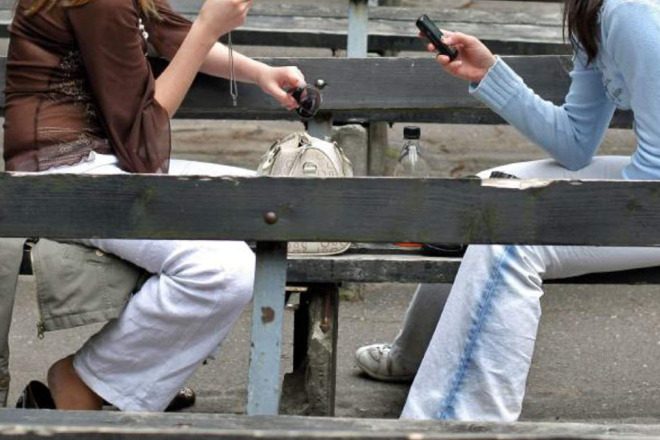 Die beiden Mädchen erkannten einen der drei Jugendlichen wieder und gingen zur Schulleiterin. (Archivbild)