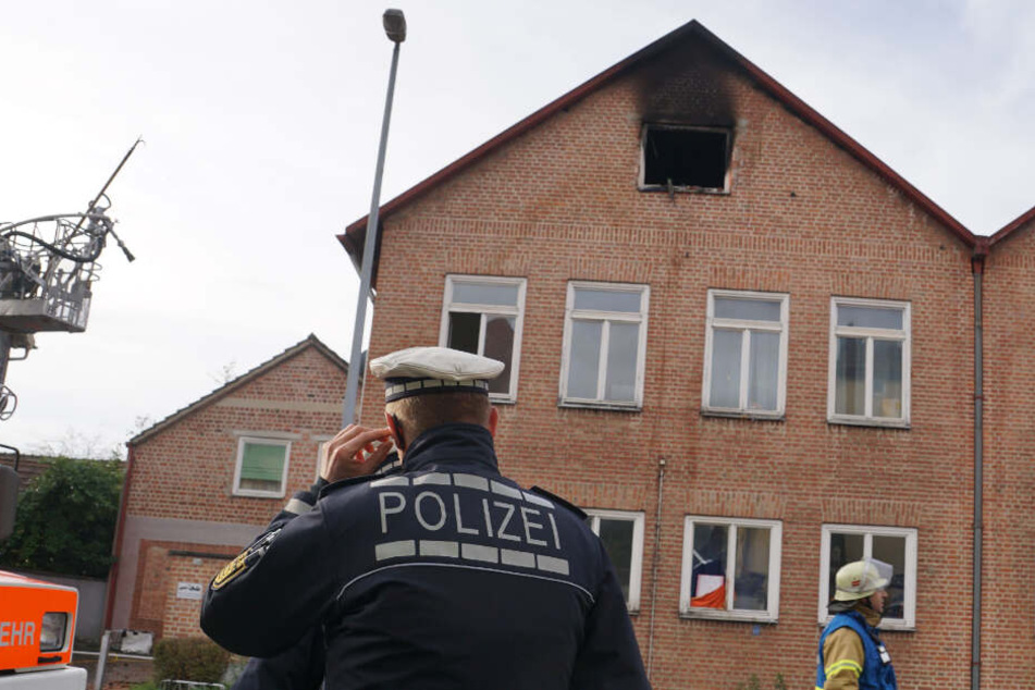Die Polizei geht vor Ort ihrer Arbeit nach.