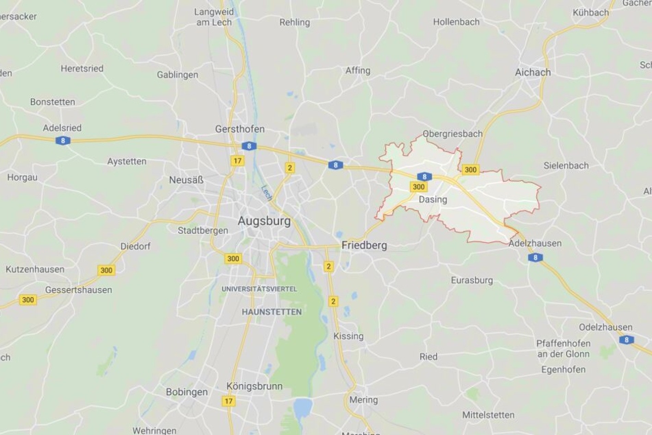 Auf der Autobahn 8 bei Dasing im Landkreis Aichach-Friedberg ist es zu einem Unfall gekommen.