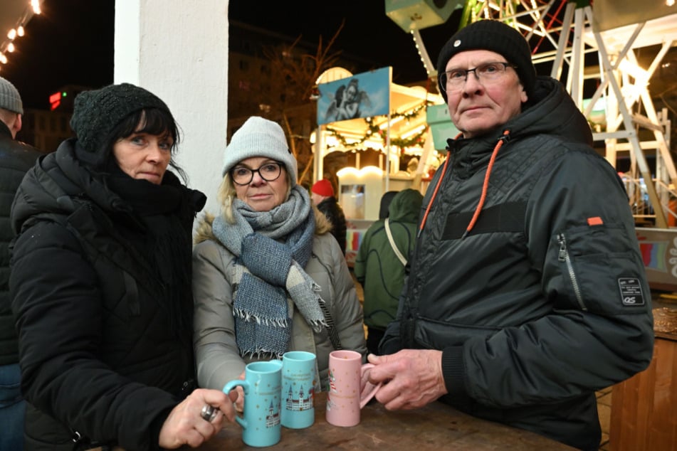 Besucher Steffen (61) und Sylvia Richter (57, l.) und Crla Silbermann (59.)