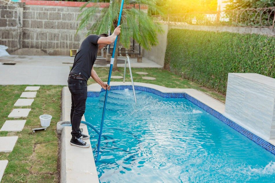 Verboten: Der Landkreis SOE hat das Befüllen von Pools mit Trinkwasser ab sofort untersagt. (Symbolfoto)