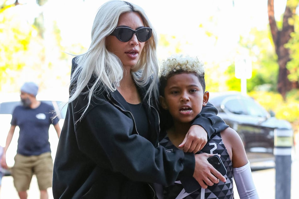 Kim Kardashian got bashed by followers after announcing that her son Saint West (r.) has a new Fortnite channel.