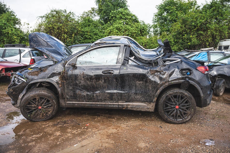 An einem Sommerabend nach dem Kirschenfest in Sachsen-Anhalt kam es bei Naumburg zu einem tödlichen Unfall - drei junge Menschen verloren ihr Leben. Nun wird der Fahrer vor Gericht erscheinen müssen.