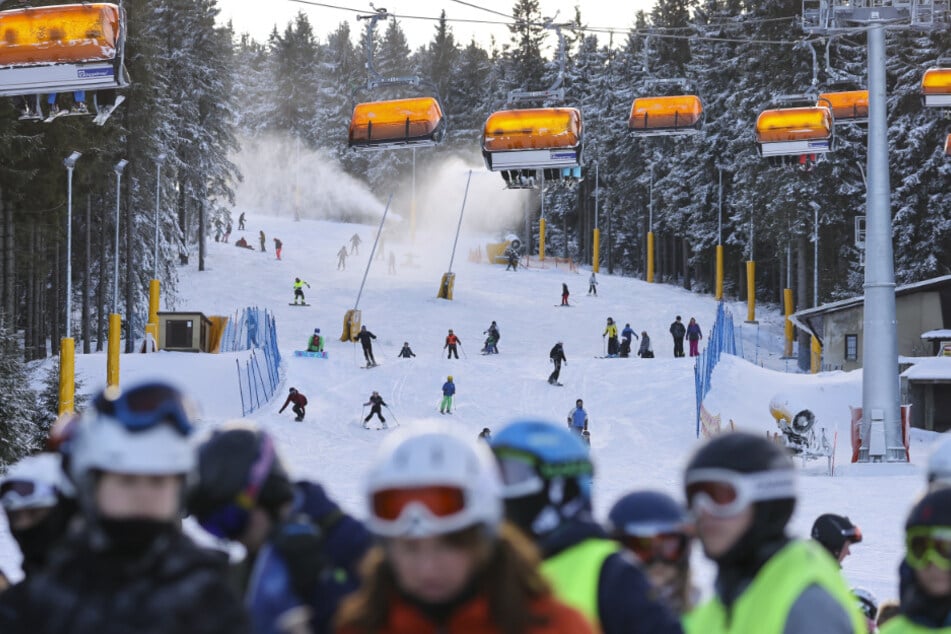 Tagesgäste werden durch öffentliche Aushänge in tschechischer und deutscher Sprache vor der Epidemie gewarnt