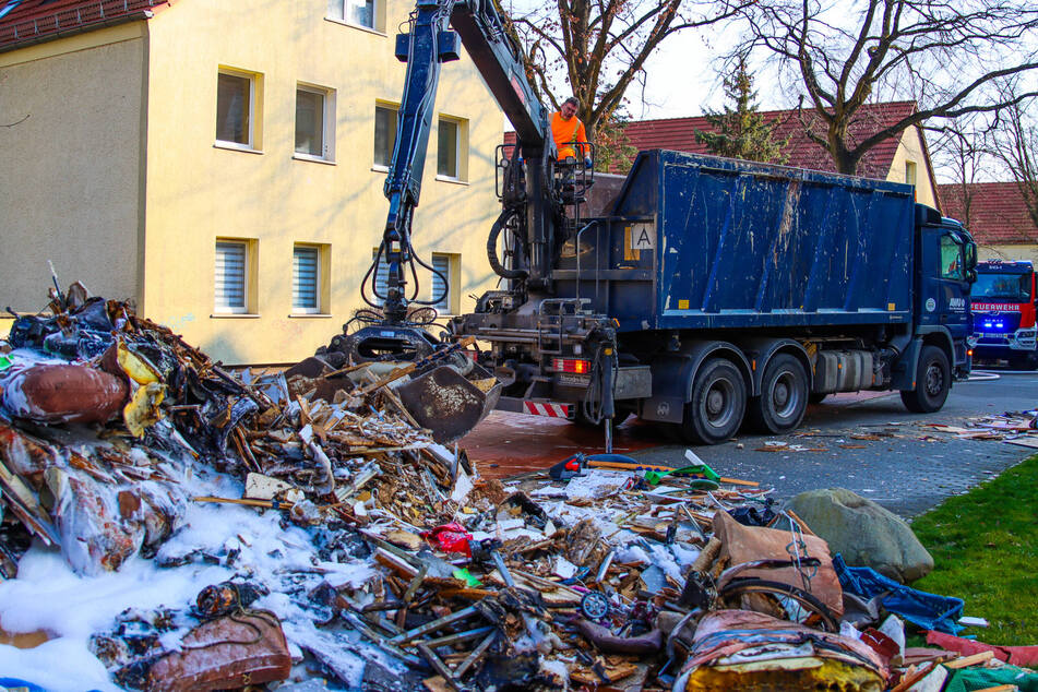 Ein Übergreifen des Brandes auf das Müllauto konnte noch verhindert werden.