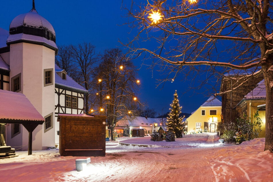 Auf der Hoflößnitz ist's bei einem Glühwein noch ein klein bisschen Weihnachten.